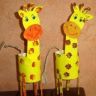 Жираф из картонных рулонов